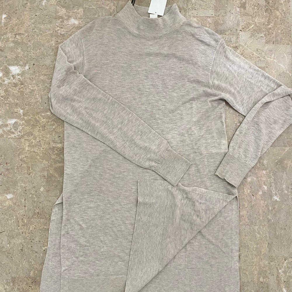 HM Tan Long Sleeve High Neck Light Sweater w/ Split Sides Size XS NWT